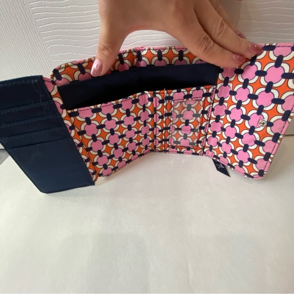 VERA BRADLEY RFID Riley Compact Foldable Wallet Love Me Daisy Pattern - pink - Picture 8 of 9